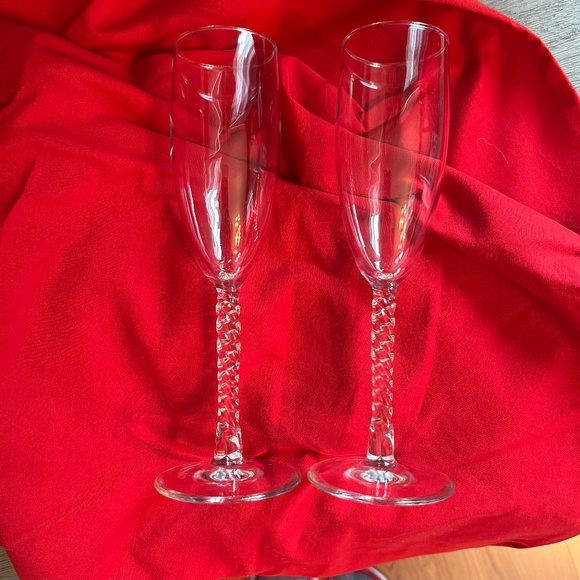 Set of 2 twisted stem champagne flutes; Like new - Picture 5 of 6